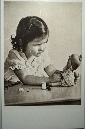 Foto mädchen mit puppe - ak,