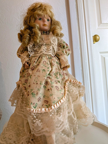 Porzellan mädchen puppe mit - puppe,